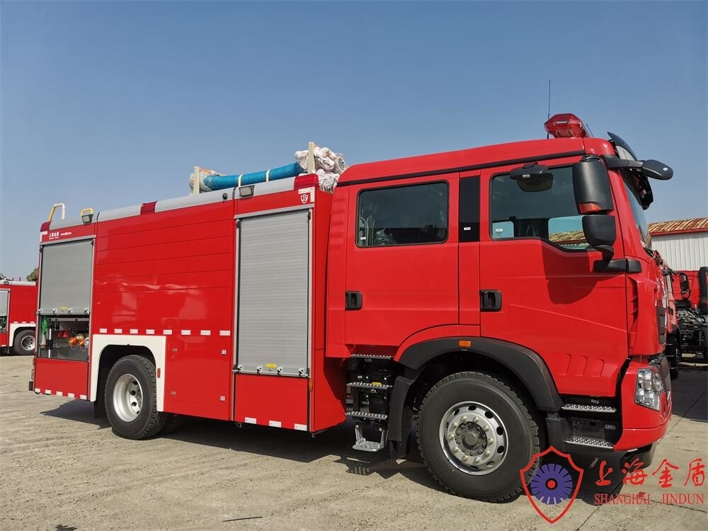 6000L Water 2000L Foam Commercial Fire Trucks 19800 Kg Gross Weight