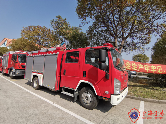 Σασί Isuzu 4x2 Drive Εμπορική πυροσβεστική μηχανή εξοπλισμένη με ροή αντλίας 30 L/s