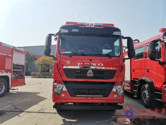Ελαφρύ φορτηγό προσβολής του πυρός αφρού Drive 8000L καθήκοντος 4×2 με το χειρωνακτικό όργανο ελέγχου πυρκαγιάς